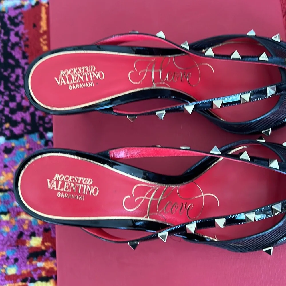 Valentino Garavani, never worn. Trademark spiked mule, black patten leather. - Picture 2 of 9